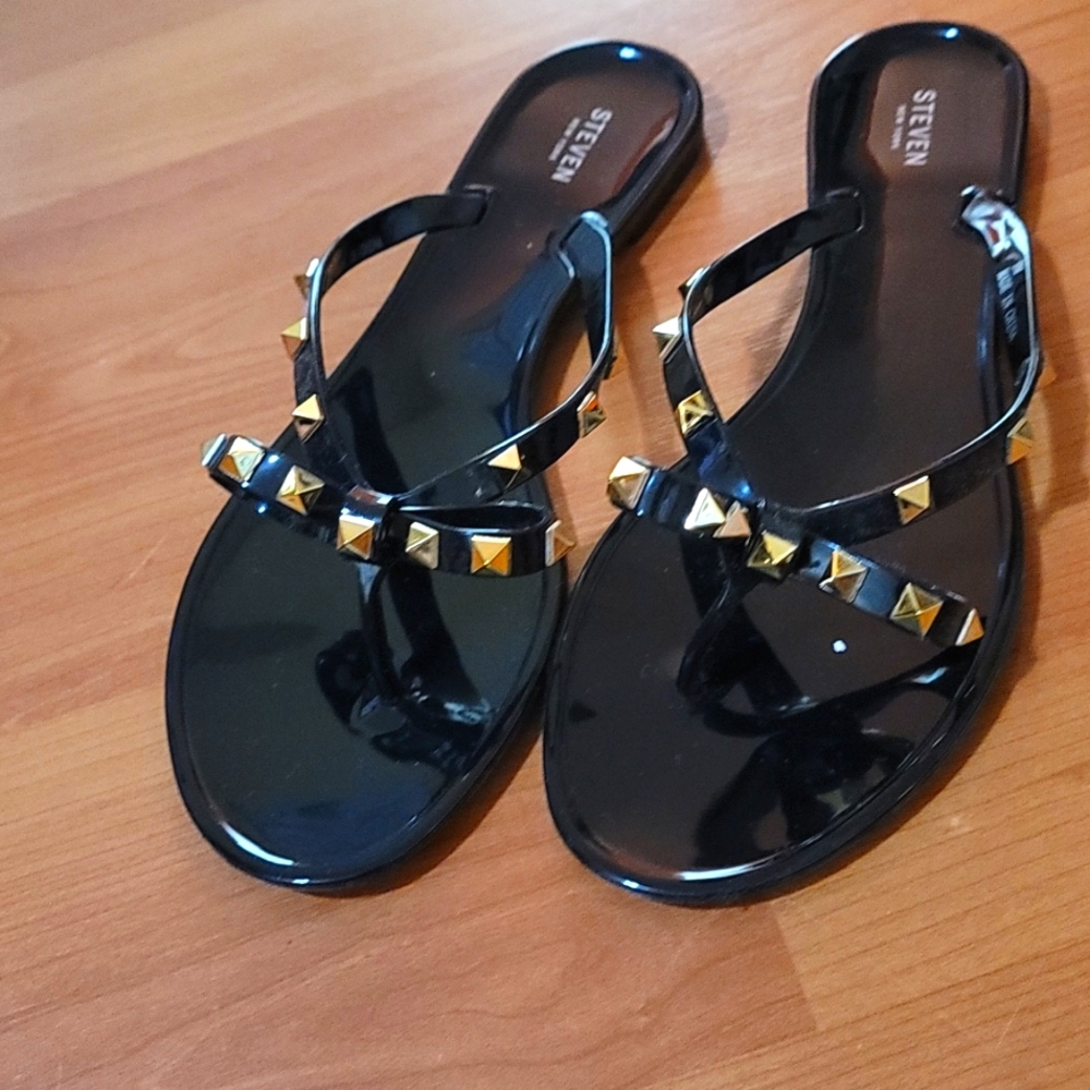 Brand new Steve madden sandals